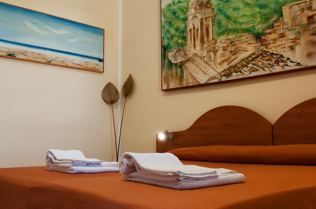 Residence Casa Del Mar Sicilia Marina di Modica Bagian luar foto